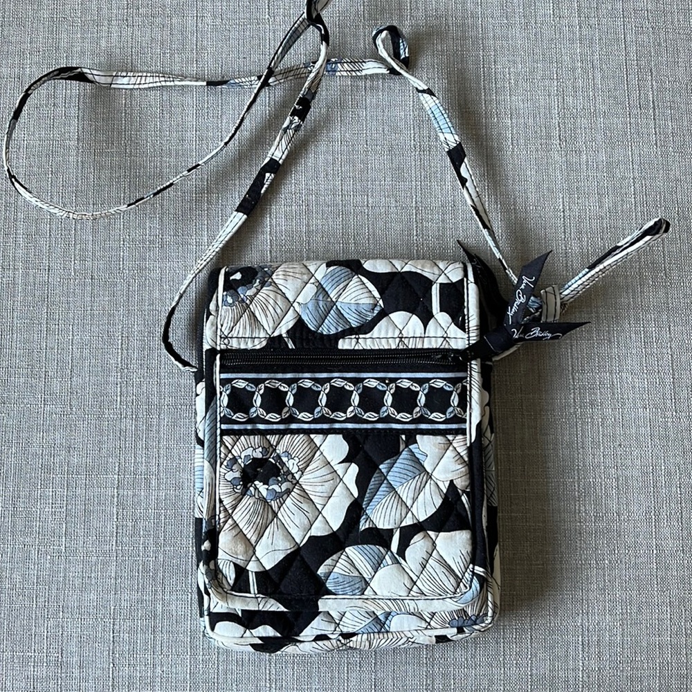 Vera Bradley Crossbody Bag Small Camellia Retired 2012. Gently Used.
